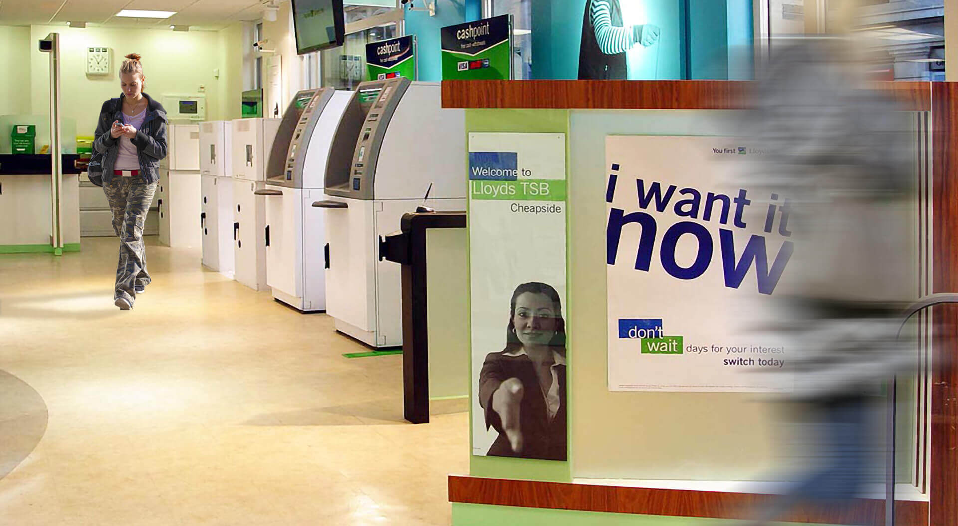 Lloyds Bank branch audit branch evolve into a sales advice-oriented hub Lloyds Bank entrance of the branch ATM zone