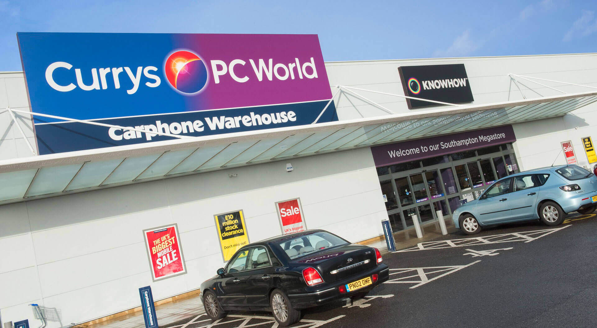Currys PC World corporate identity, fascia rebranding retail, sub-brands, electronics technology retail logo design Currys PC World Stores rebrand, interior design and communications for technology out-of-town retail park stores