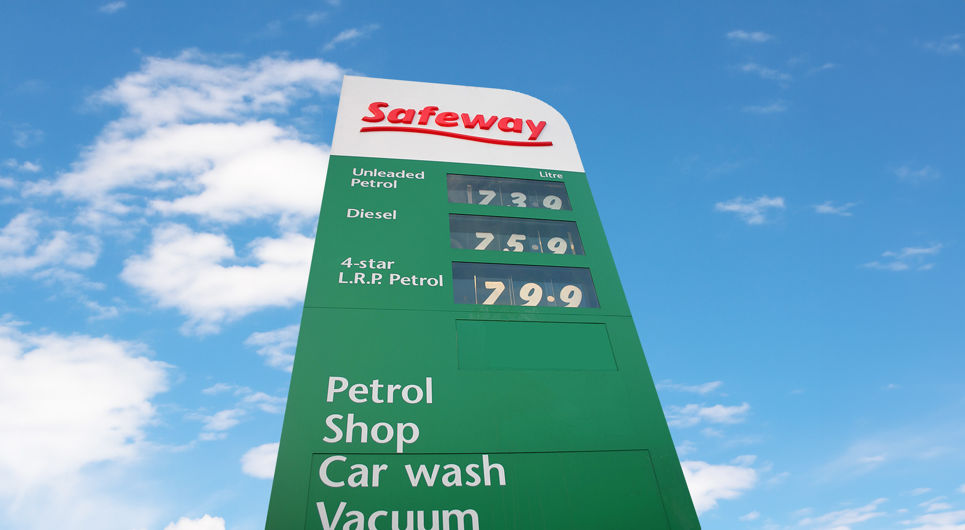 Safeway Petrol forecourt branding, convenience stores design Safeway Petrol forecourt branding and totem design