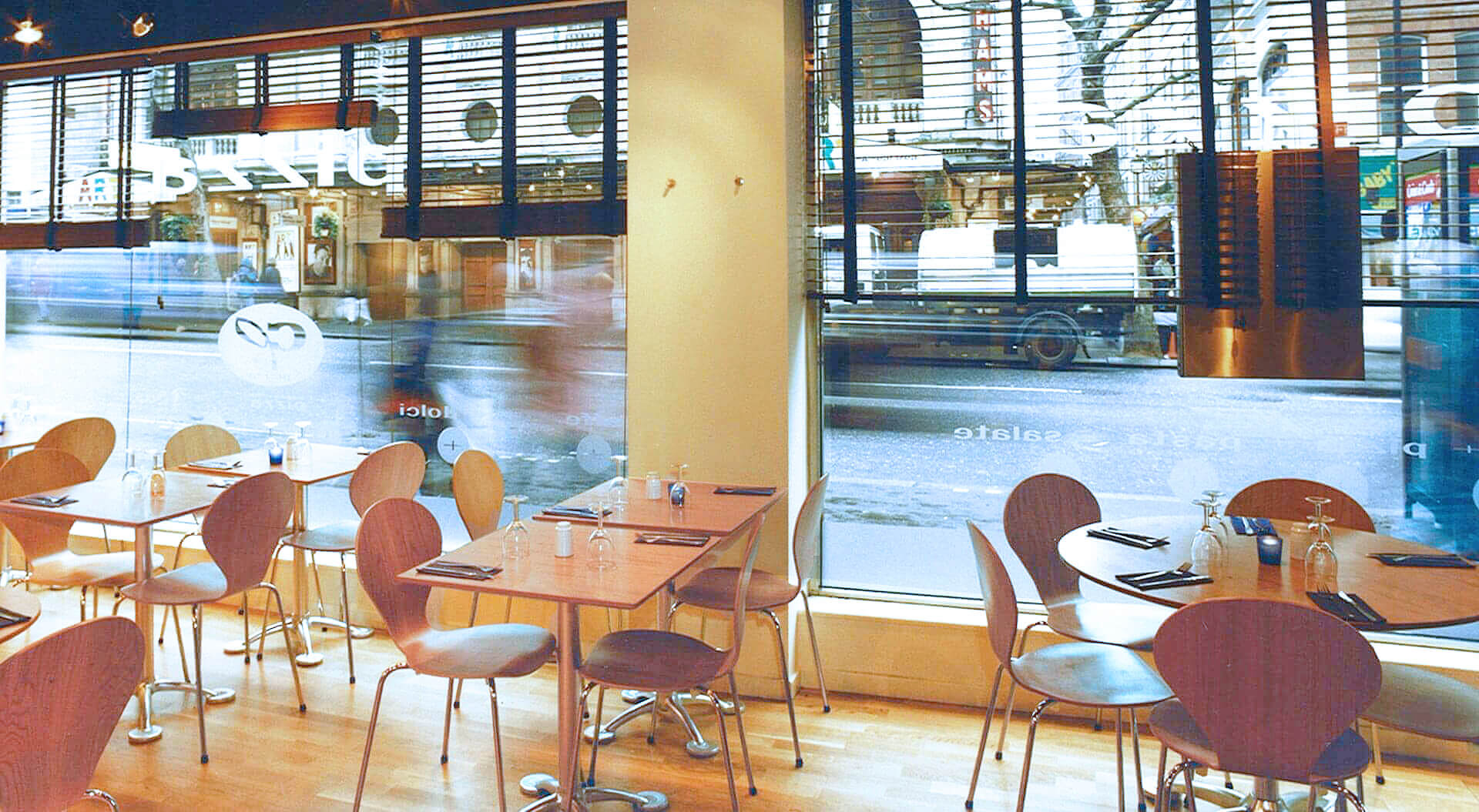 Caffe Piazza restaurant interior design Caffe Piazza restaurant interior design