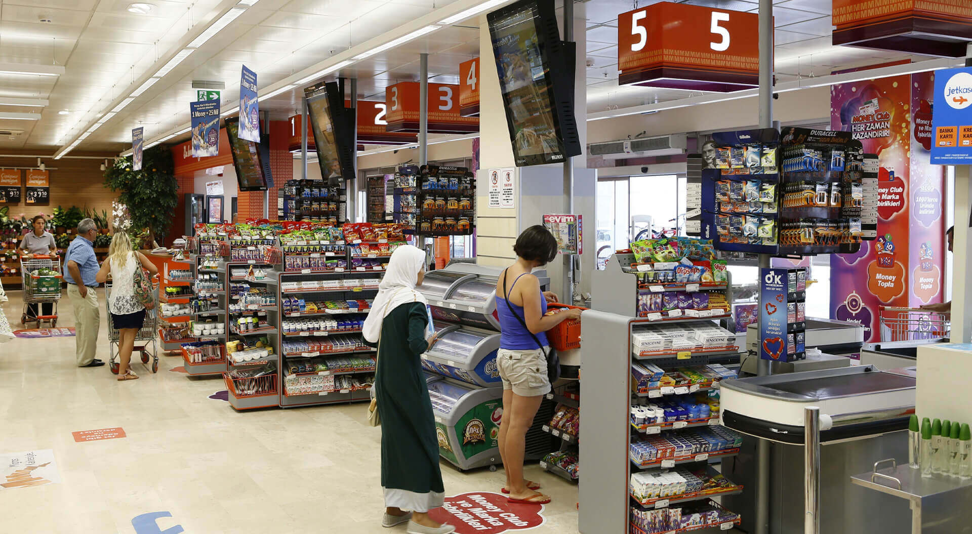 Migros Turkey Supermarket, Customer Checkout.