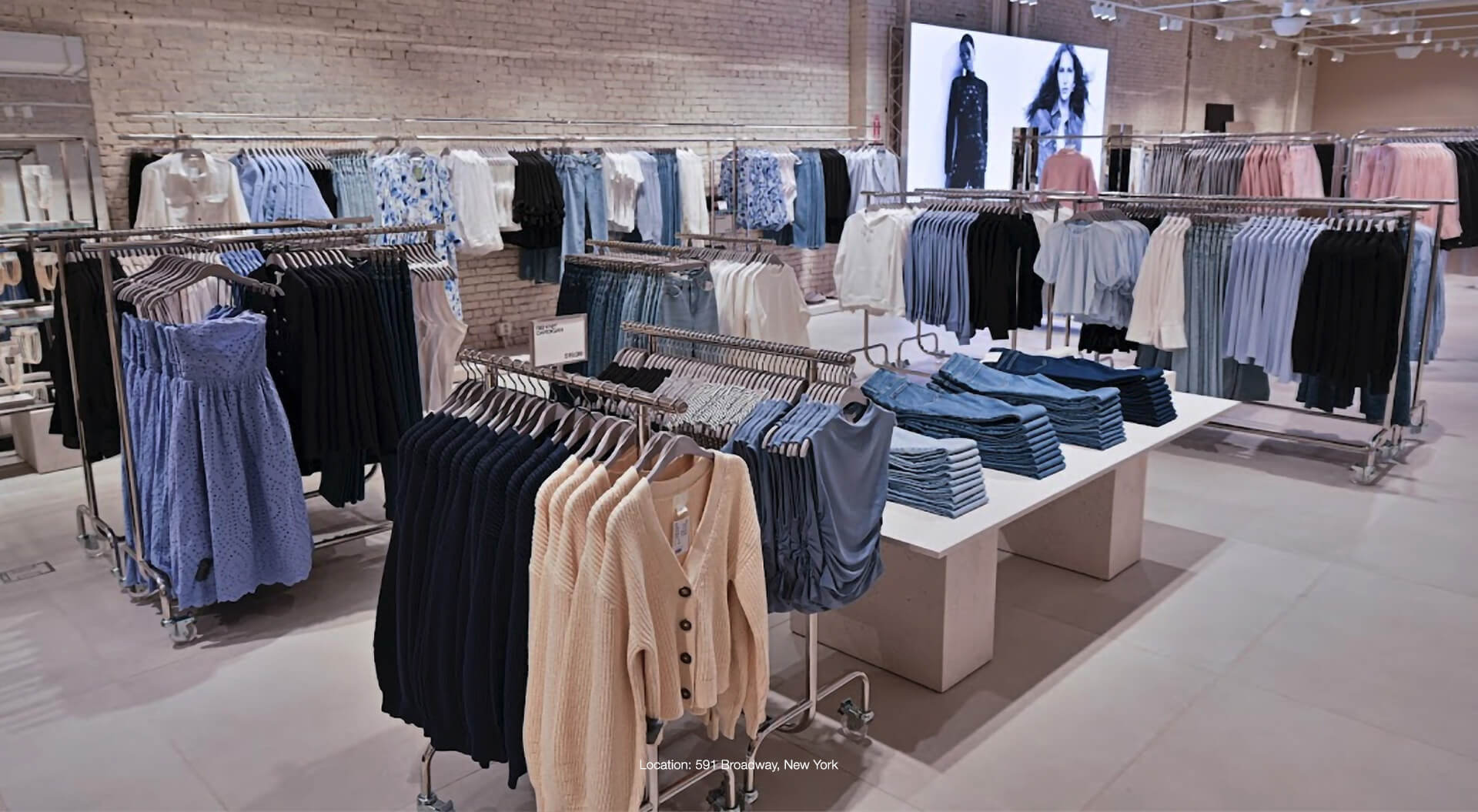 H&M Merchandising System Display, Retail Branding, Store Interior Design, Graphic Communications