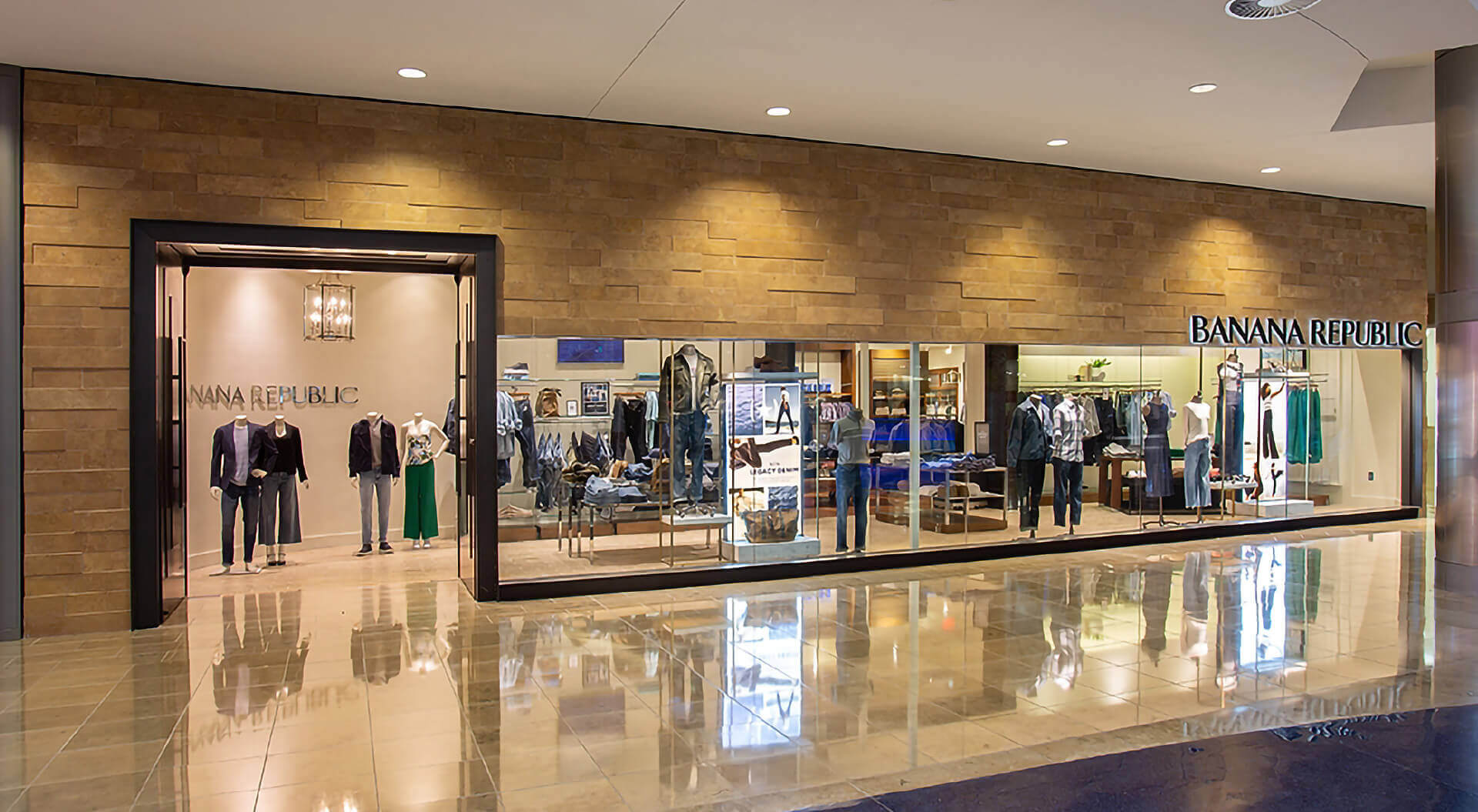 Banana Republic’s Mall of Millenia, Los Angeles Store