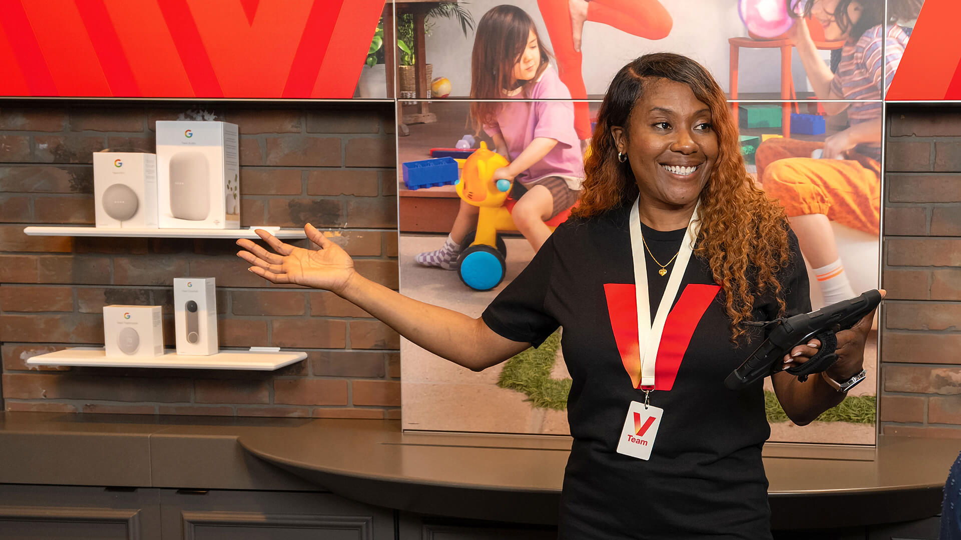 Verizon telecom employee with staff uniform - Rebranding logo and retail design