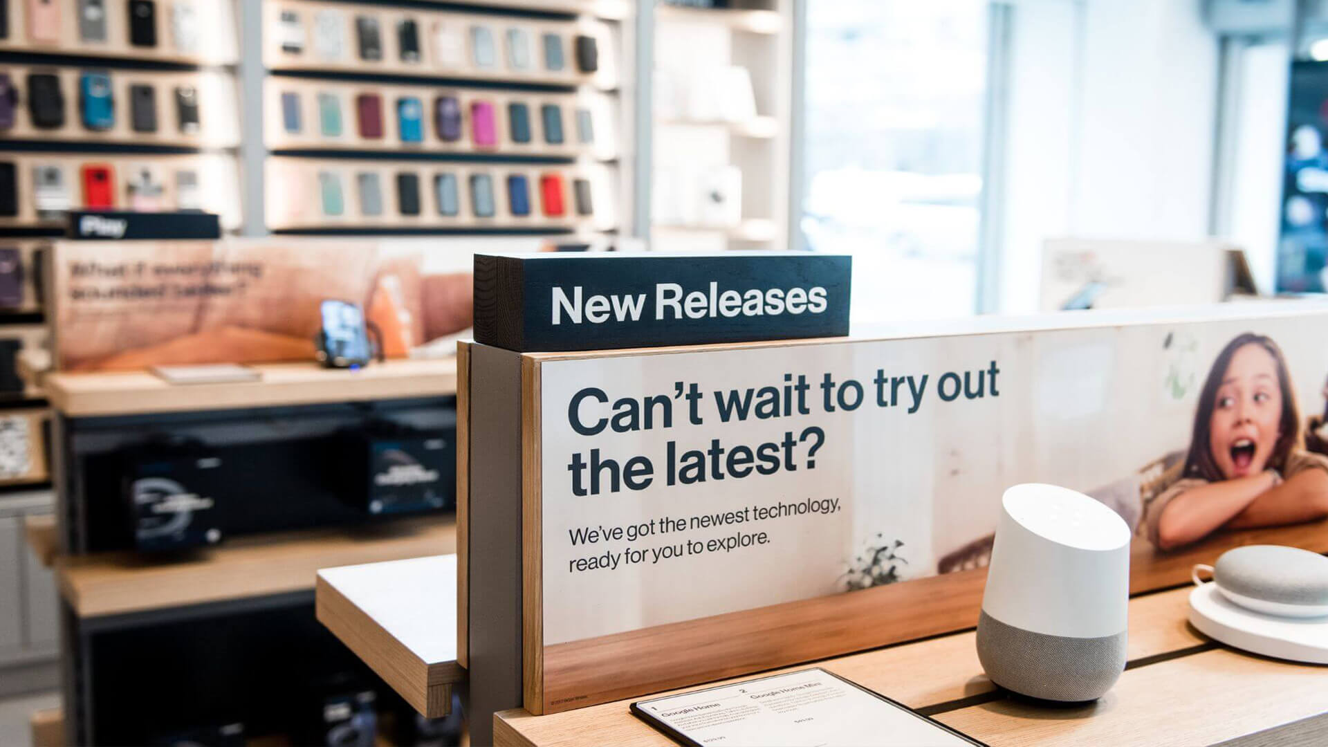 Verizon telecom in-store branding communications and visual merchandising of homewares - Retail interior design
