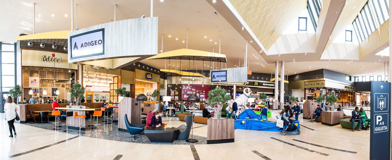 Leisure, and cafe deign at Adigeo shopping centre, Verona, Italy Leisure, and cafe deign at Adigeo shopping centre, Verona, Italy