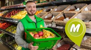 Monetka Retail Branding Russia - Convenience store fruit and vegetable department display 