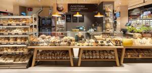 La imagen muestra el interior de una tienda Carrefour Market “Gourmet” en Italia, específicamente la