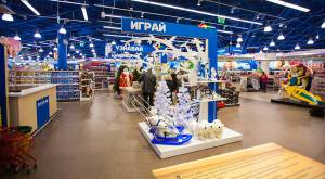 Entrance to Detskiy Mir toy store Moscow