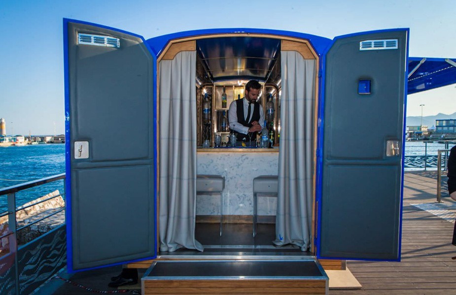Grey Goose mobile tasting Martini bar popup van Grey Goose mobile tasting Martini bar popup van