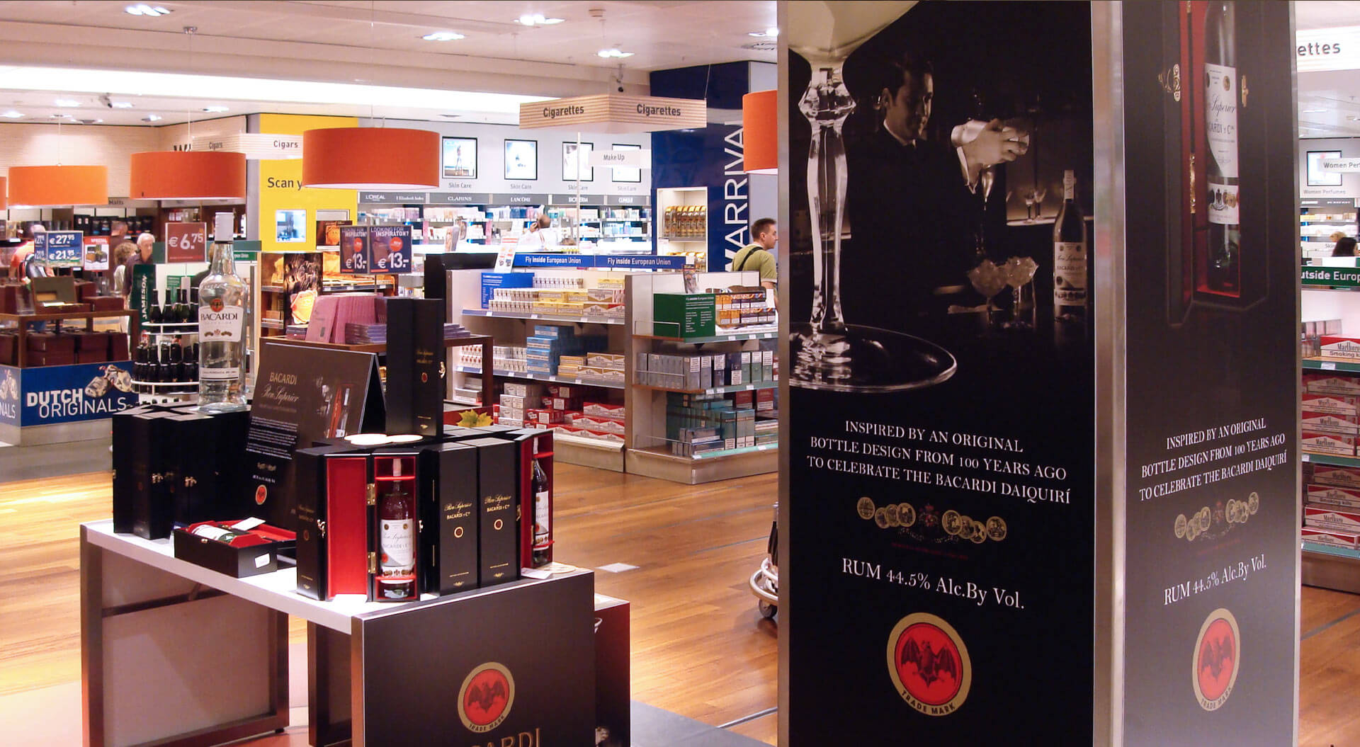 Bacardi Heritage Ron Superior Limited Edition merchandising display brand identity and promotion column branding duty free airports Bacardi Heritage Ron Superior Limited Edition merchandising display brand identity and promotion column branding duty free airports