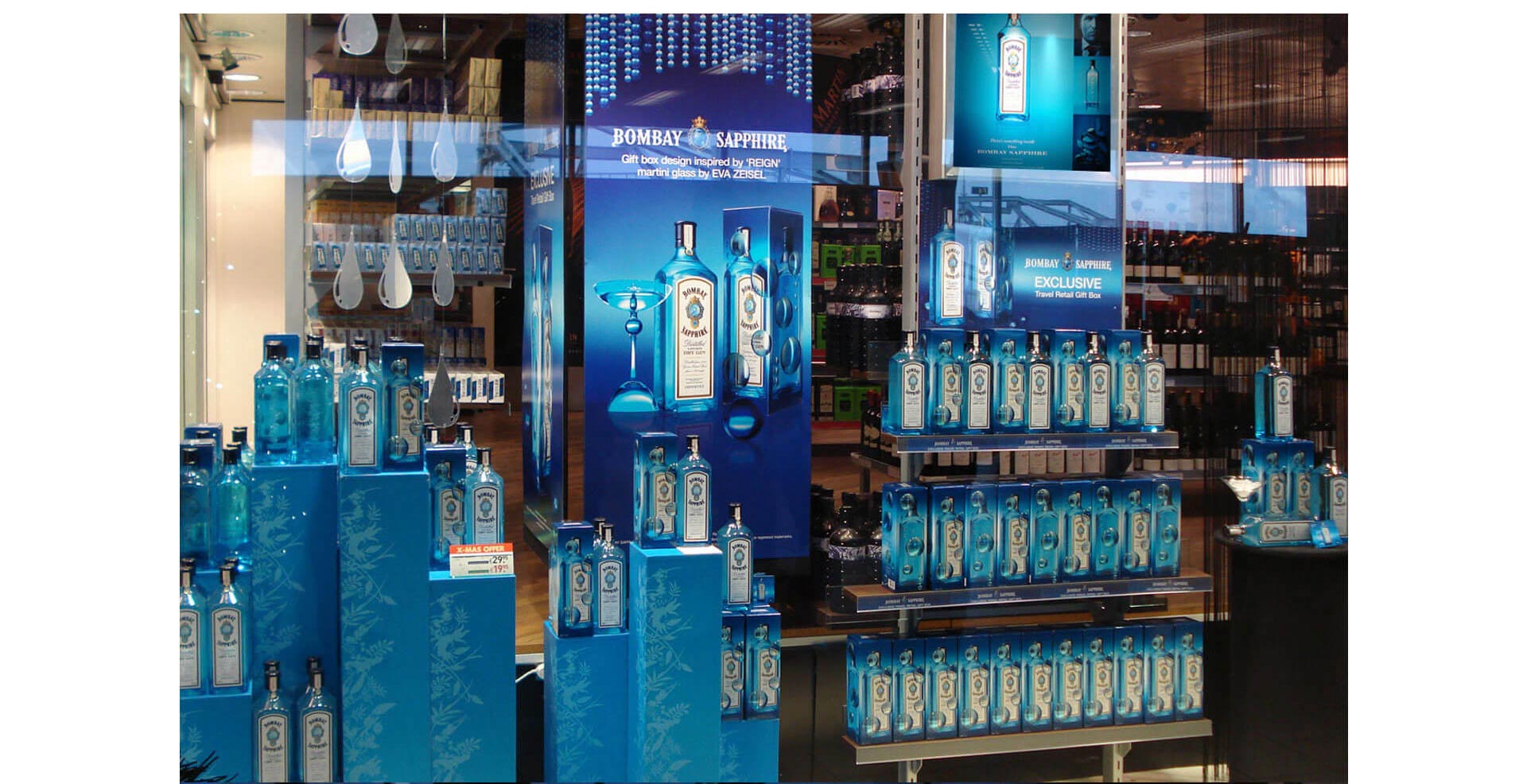 Bombay Sapphire Reign window display branding and promotion campaigns travel retail in airports Bombay Sapphire Reign window display branding and promotion campaigns travel retail in airports