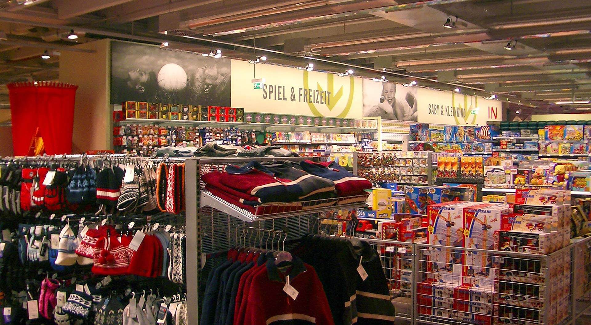 Intersar Villach Austria's best interior branding for a compact hypermarket Intersar Villach Austria's best interior branding for a compact hypermarket