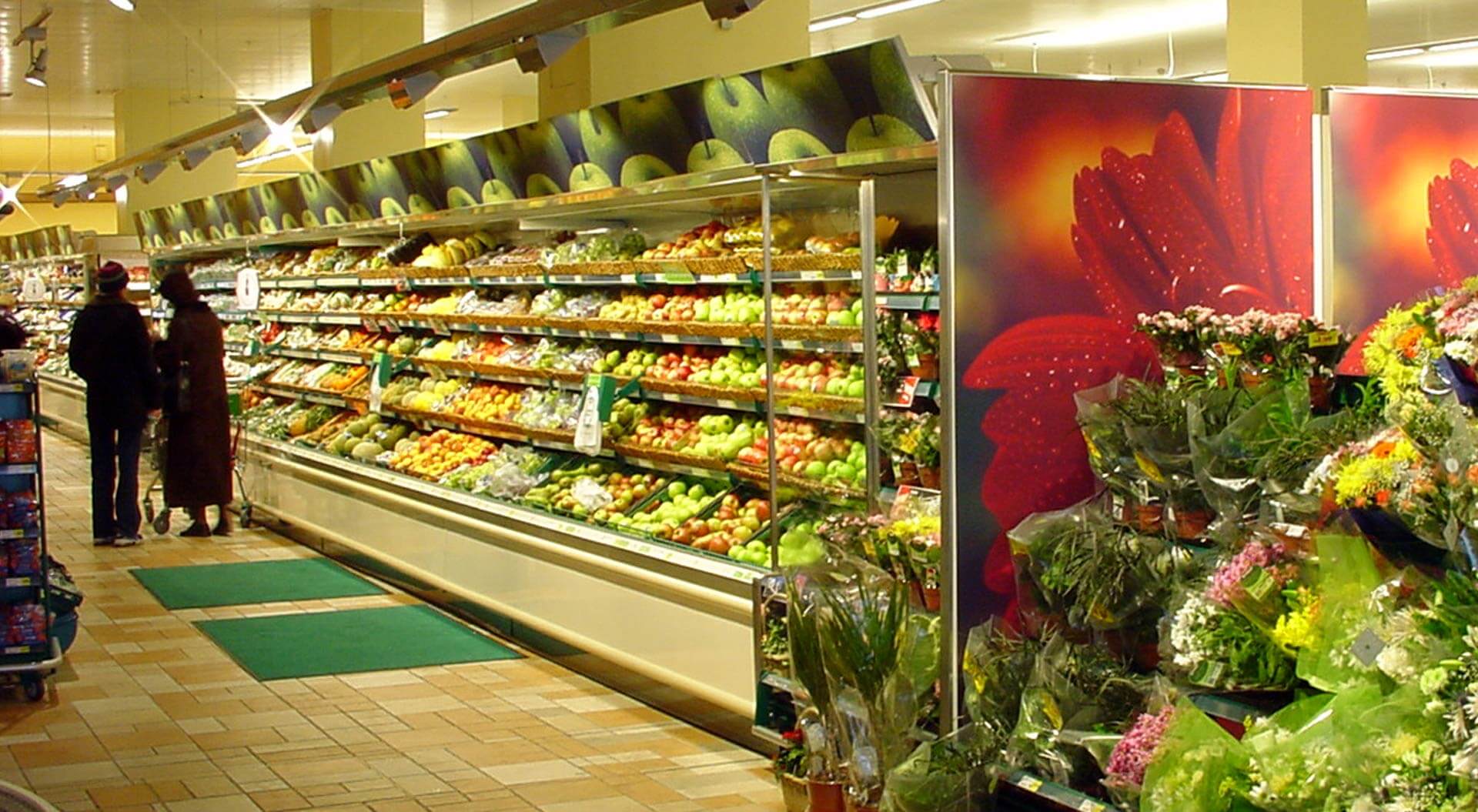 Safeway chilled fresh fproduce merchandising display and branding in supermarkets Safeway chilled fresh fproduce merchandising display and branding in supermarkets